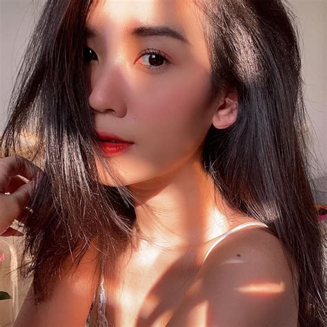 Thêm gái Việt được khen trên báo Trung lần này là Chù Disturbia hot girl Sài Gòn nổi tiếng