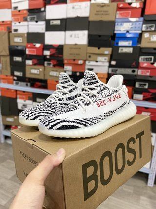 Купить кроссовки Adidas Yeezy 350 V.2 в Москве