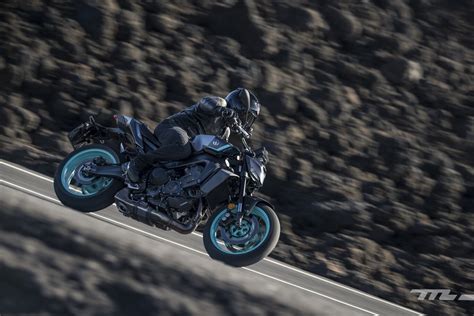 Probamos la Yamaha MT una naked más guapa por fuera igual de emocionante y con mejor control