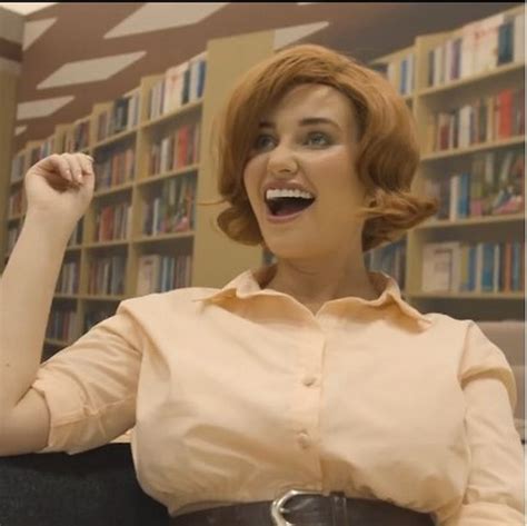 Love Island S Amy Hart Unrecognisable As She Ditches Blonde Locks For Ginger Bob Daily Star