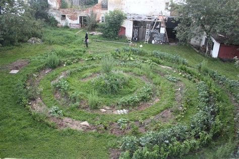 16 France Garden Labyrinth Spiral Ideas Worth to Check | SharonSable