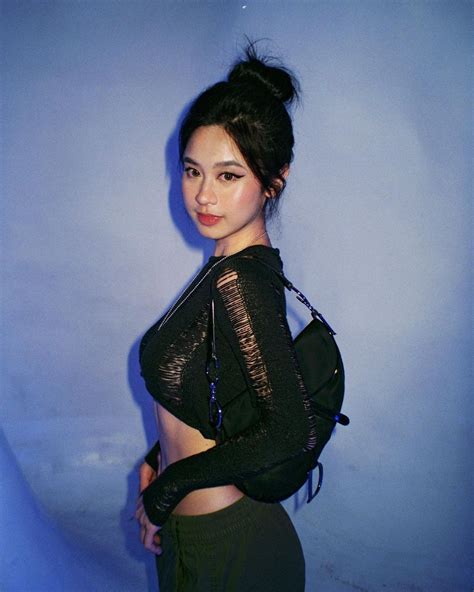 Hot girl tạp hoá Thanh Hoá sau nhiều năm ở ẩn mặc gợi cảm nhưng đẳng cấp hơn xưa