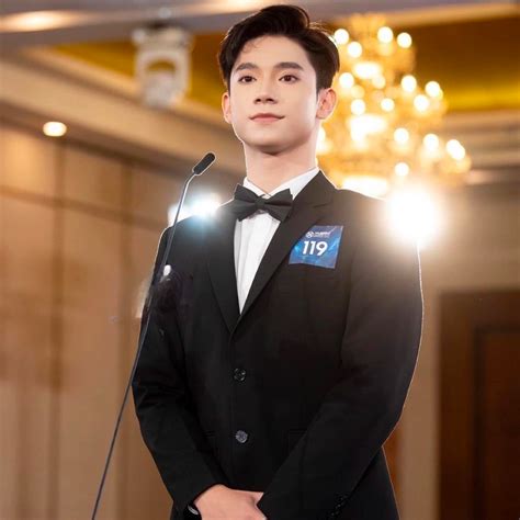 Hot boy tuổi có thân hình múi gây sốt khi tham dự cuộc thi nhan sắc Báo Dân trí