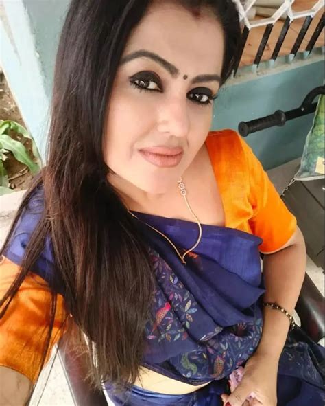50 Hot Selfie Pics Of Sona Heiden In Sarees Popular Hot South Indian Actress SpideyPosts