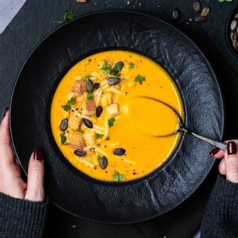 Naked Cake Mit Frischen Beeren Und Biskuitb Den Rezept Mit Schritt F R Schritt Anleitung