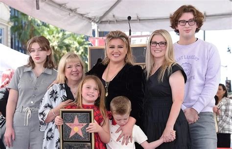 kelly clarkson net worth 2023 forbes