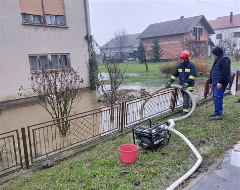 Obilne Oborine Vatrogasci Dvd A Rovi E Spasili Ku E Od Poplave