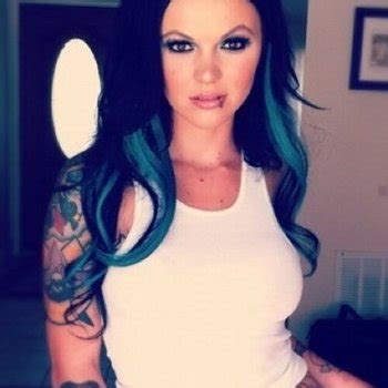 Britanny Lynn Showing Her Sexy Tattoos And Pussy Photos