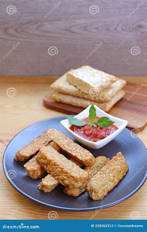 Tempeh Salteado Con Salsa Marinara Casera Un Plato Sano A Base De