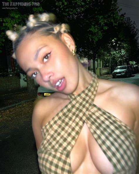 Mykeesha Nelson Exposed Her Tits On The Street Photos The Fappening