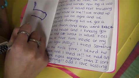 Une belle blonde fait un anulingus et baise avec une énorme bite sur le canapé xHamster