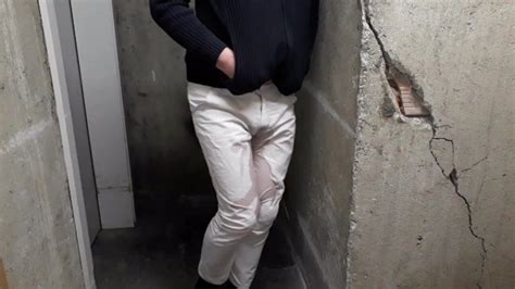 有风险的牛仔裤弄湿 Pornhub Gay