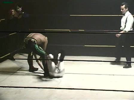 Muscle wrestlers fuck in the ring ThisVid Türkçe