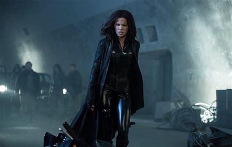 Kate Beckinsale In Underworld Awakening Wallpapers Hd