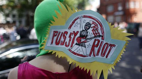 Liderka Pussy Riot Uciek A Z Rosji Przebra A Si Za Dostawc Jedzenia Wiadomo Ci Radio Zet