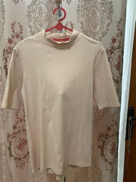 Basic T Shirt Nude Fesyen Wanita Pakaian Wanita Atasan Di Carousell