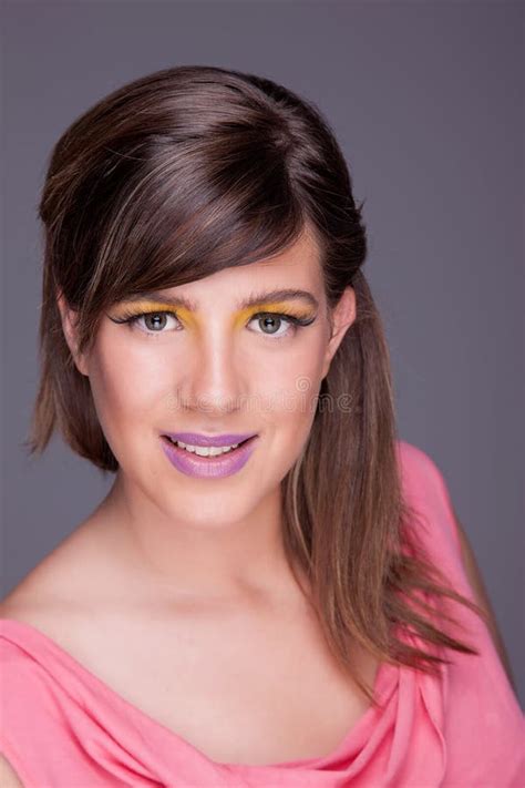 Mujer Latina Feliz Y Hermosa Imagen De Archivo Imagen De Mujer Feliz 25192125