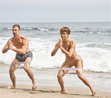 Casi El Mismo Bikini A A Os De Haber Sido Una Chica Bond A Los Halle Berry Cuenta Sus