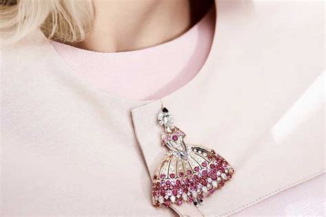 Модные броши 2020 года — какие брошки сейчас в моде? Популярные ...