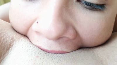 Priming Her Pussy With A Tongue Before Fucking Porn300