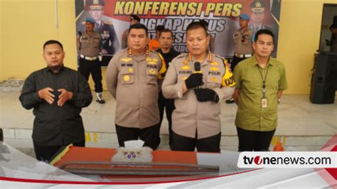 Penjaga Warkop Di Sidoarjo Curi Besi Proyek Pt Kai Di Stasiun Sepanjang