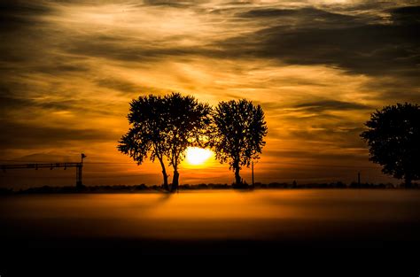 Sunrise near Warsaw, Poland. : r/WeatherPorn