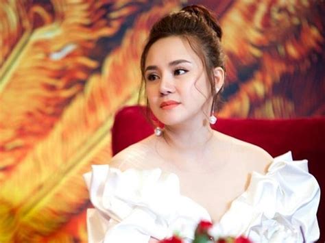 Vy Oanh gay gắt chỉ trích đàn chị vì tiền mà bất chấp 2sao