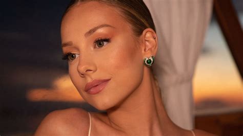 Ester Expósito lució el naked dress más arriesgado de la temporada y lo llevó a otro nivel