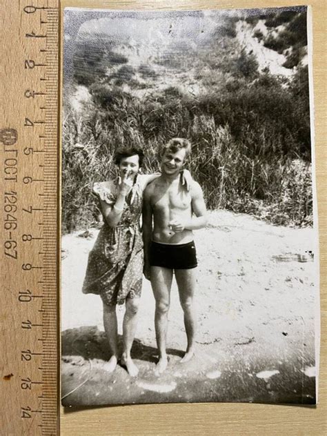 HANDSOME SHIRTLESS MEN Guys Group Hug Muscular Gay Int Trunks Bulge Old Photo PicClick UK