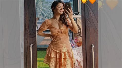 Avneet Kaur Rocks The Nude Look In A Mini Dress And Makeup Slays Like A Fashion Queen In A