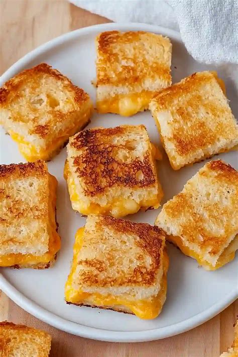 Easy Grilled Cheese Croutons Theamazingfood