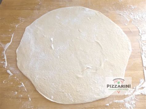 Тесто на пиццу без дрожжей на воде: рецепты с фото пошагово тонкой ...