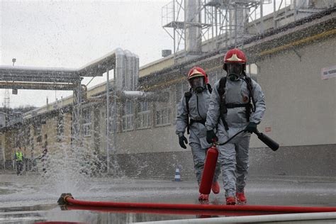 Gasaustritt in Stuttgart Vaihingen Feuerwehr sperrt Vollmoellerstraße