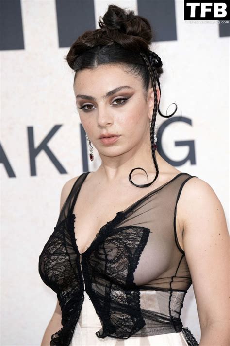 Charli XCX Flashes Her Nude Tits At The AmfAR Gala Cannes 2022 In Cap D