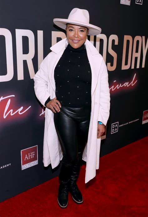 Lynn Whitfield Net Worth - Wiki, Age, Weight and Height, Relationships