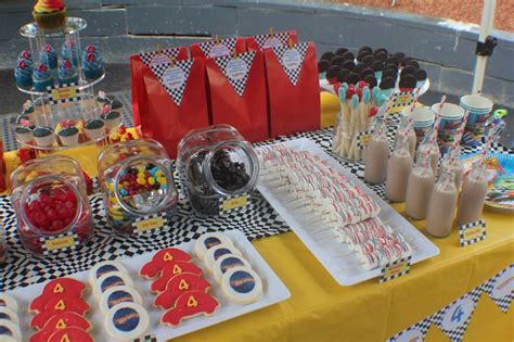 hot wheels party dessert table Bliss Party Designs Cumpleaños Fiesta Aniversario