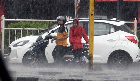 Mumbai Weather Update IMD Forecasts Heavy Rainfall Air Quality Improves