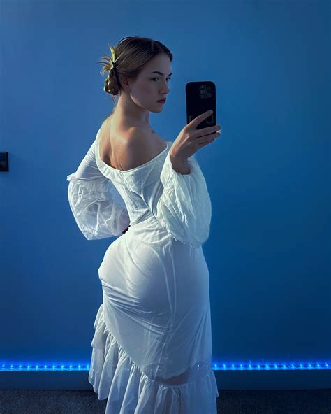 Beth Eleanor - Beth Eleanor added a new photo.