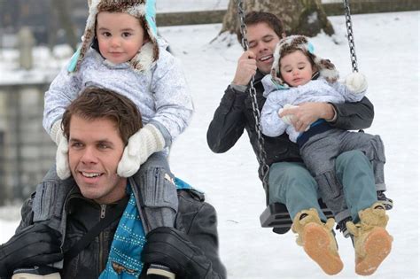 Buona festa del papà gay la gallery dei 10 papà più famosi Gay it