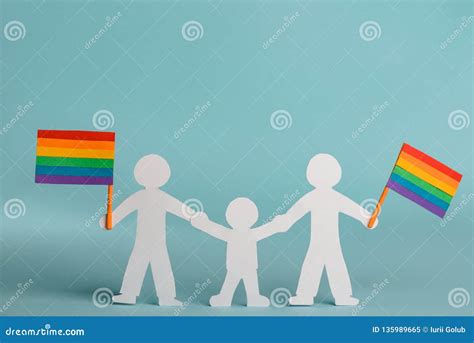 La Familia Gay Celebra Orgullo De LGBT Imagen De Archivo Imagen De Feliz Vida 135989665