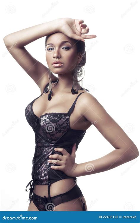 Femme Africaine Sexy Dans La Lingerie Sur Le Fond Blanc Image Stock Image Du Femme Languettes