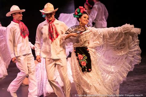 El Ballet Folkl Rico De M Xico De Amalia Hern Ndez Resalta En Su