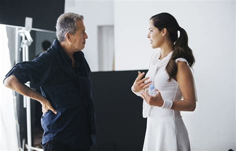 Intimissimi lança 1ª campanha de lingerie modelos vestidas