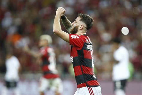 Flamengo Marca Nos Acr Scimos E Vence Corinthians No Maracan Metr Poles