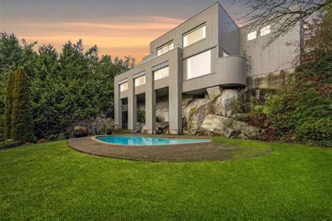 Luxury homes for sale in Canada - LuxuryEstate.com