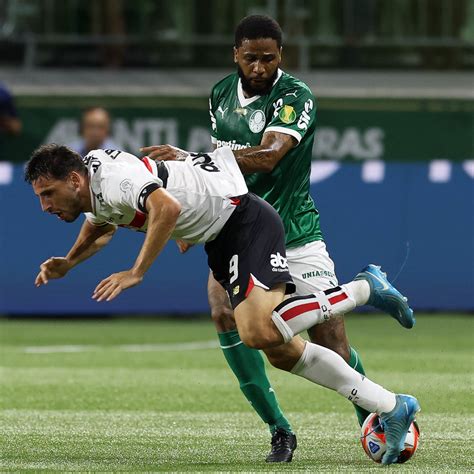 PÊNALTI MAL MARCADO? Calleri critica árbitro por pênalti contra o São