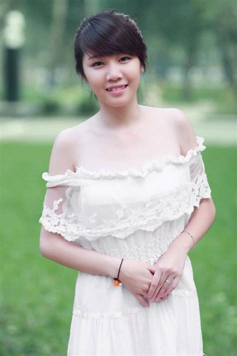 Răng khểnh cười duyên trước gió Photo Bikini Beautiful Girl Bikini