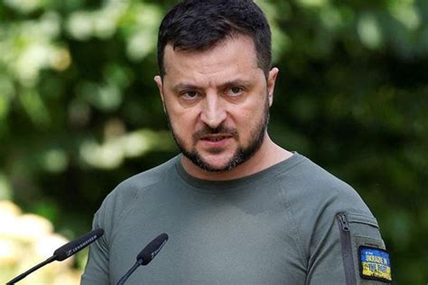 Зеленский: У Бога на плече - шеврон с украинским флагом - Minval.az