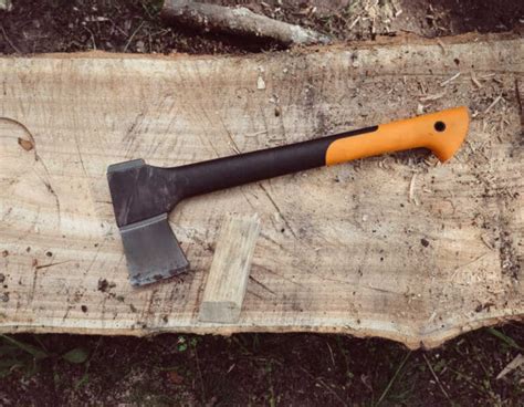 Hatchet Vs. Tomahawk – Comparison Guide - Axe Adviser