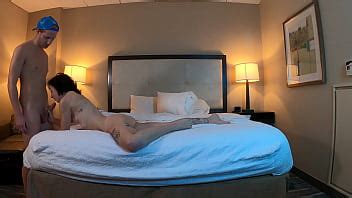 Mujer tatuada de años chupando una polla enorme XVIDEOS